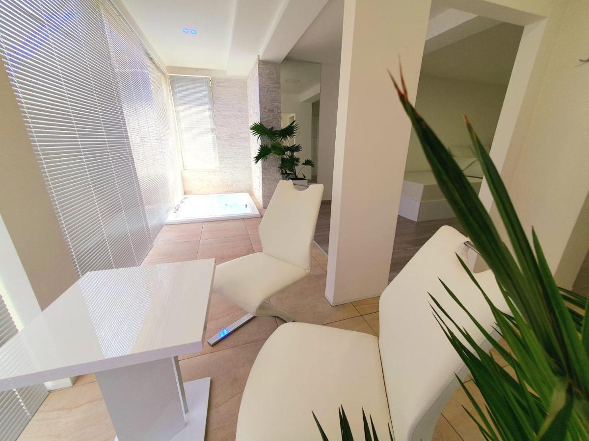 Penthouse Jacuzzi & Pool Apartmants 奥帕提亚 外观 照片