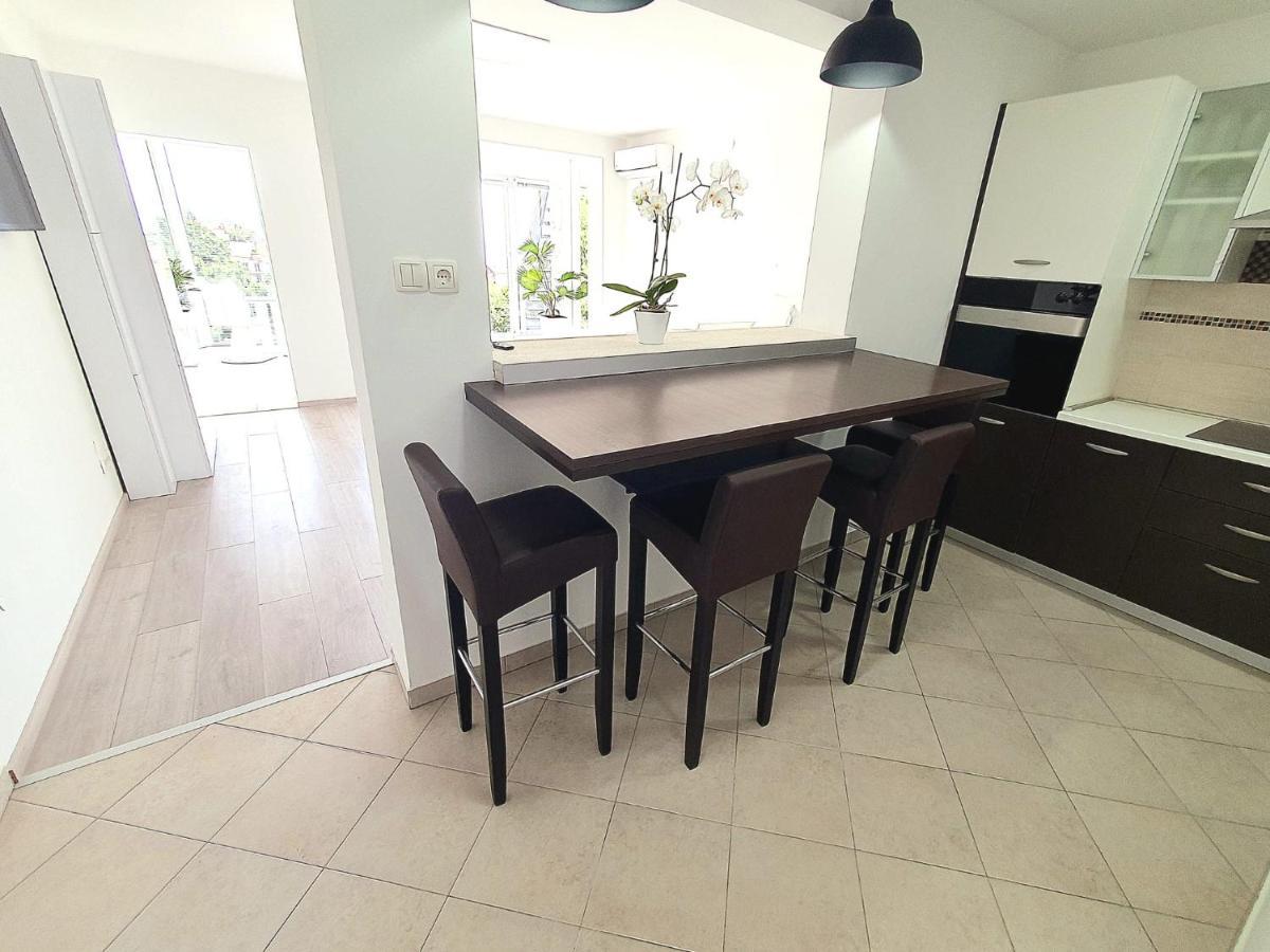 Penthouse Jacuzzi & Pool Apartmants 奥帕提亚 外观 照片