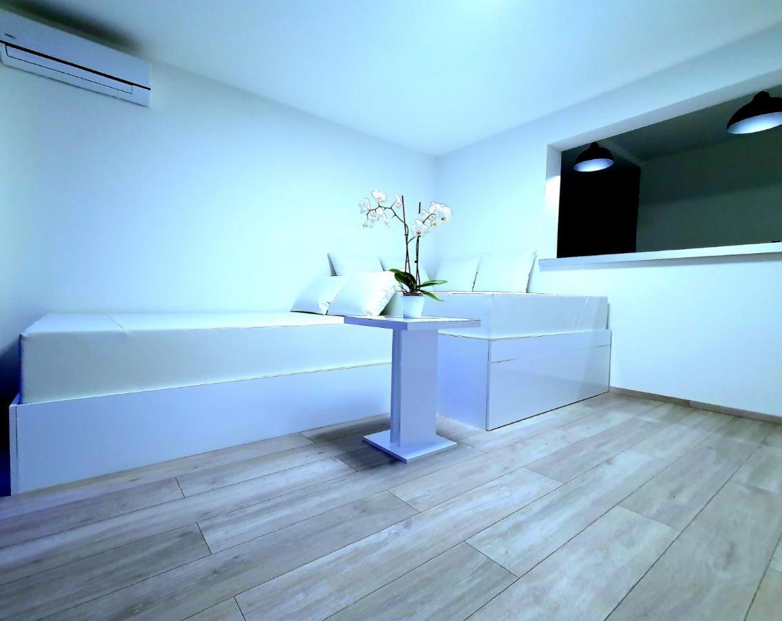 Penthouse Jacuzzi & Pool Apartmants 奥帕提亚 外观 照片