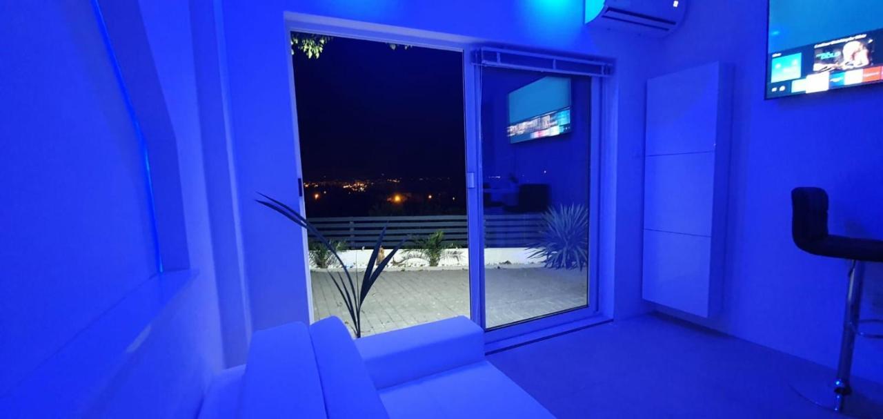 Penthouse Jacuzzi & Pool Apartmants 奥帕提亚 外观 照片