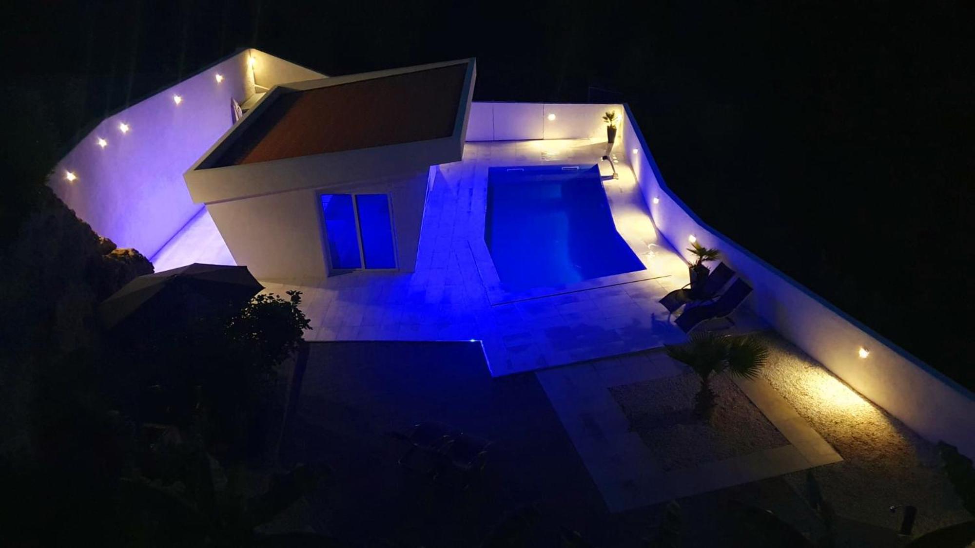 Penthouse Jacuzzi & Pool Apartmants 奥帕提亚 外观 照片